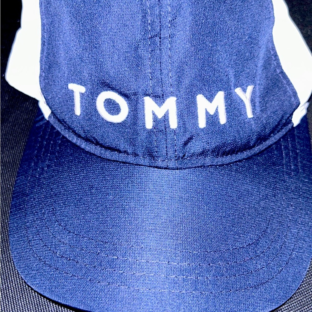 Tommy Hilfiger hat